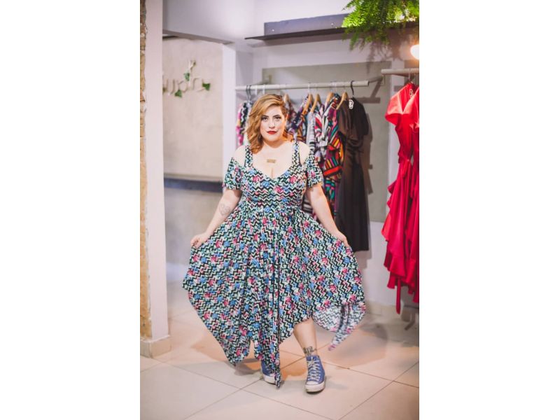 Vestido Midi Assimétrico Zigue-Zague Florido Vestido Midi Assimétrico Zigue-Zague Florido